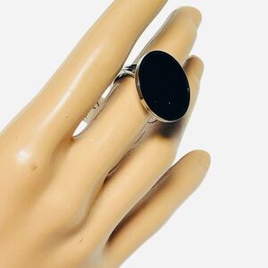 FASHION JEWELRY BLACK ROUND FLAT ONYX RING SILVER STAINLESS STEEL WOMENS SIZE 8